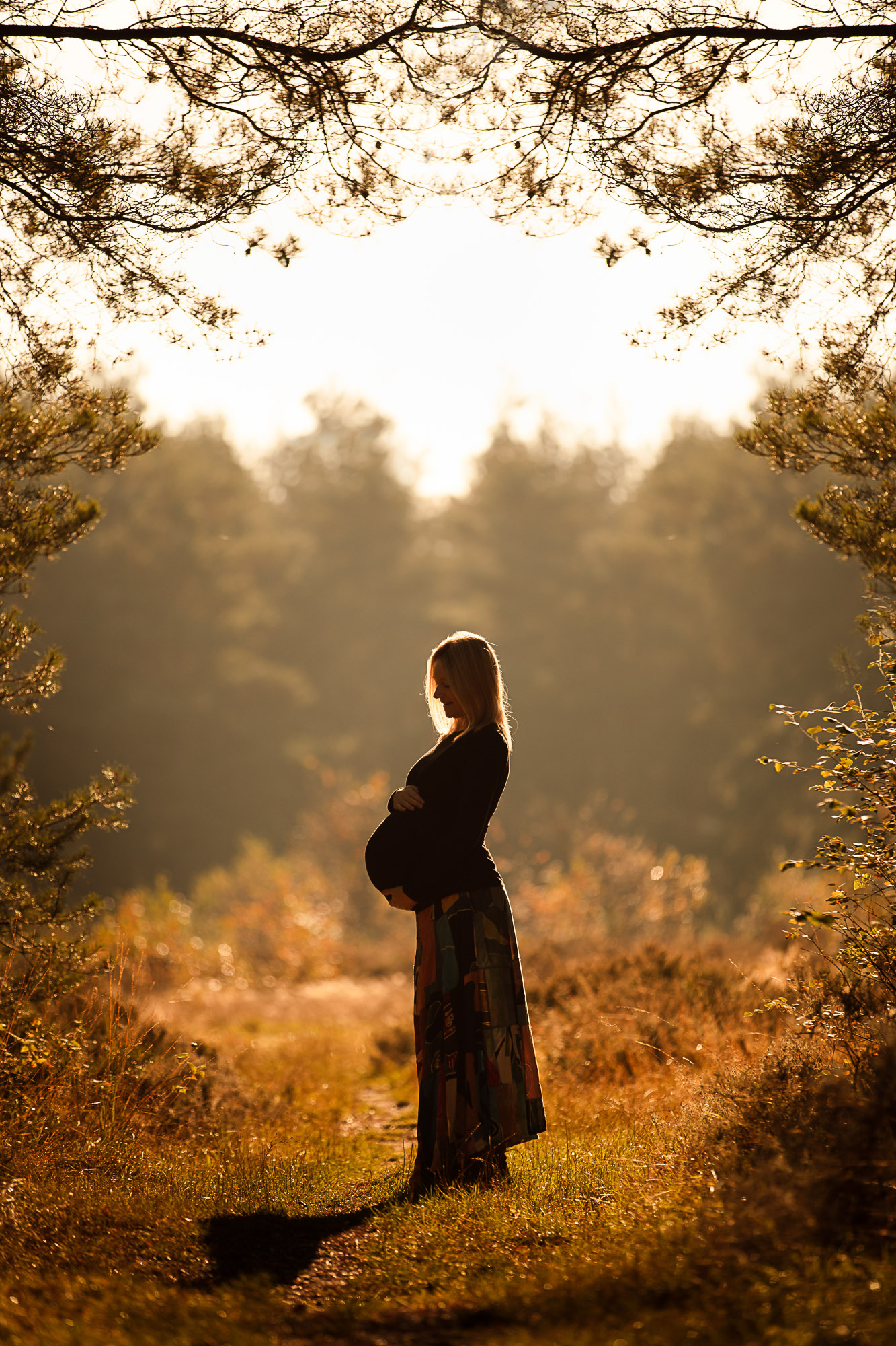 Farnham photographer captures maternity outdoor photos